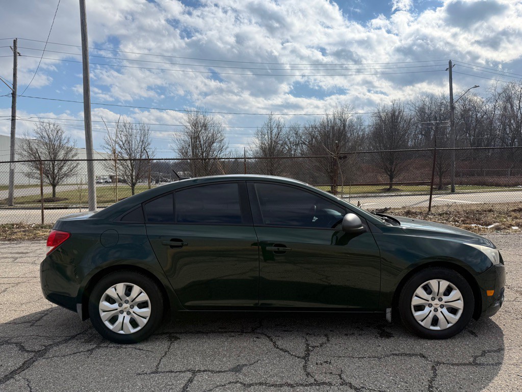 2014 Chevrolet Cruze Image 2