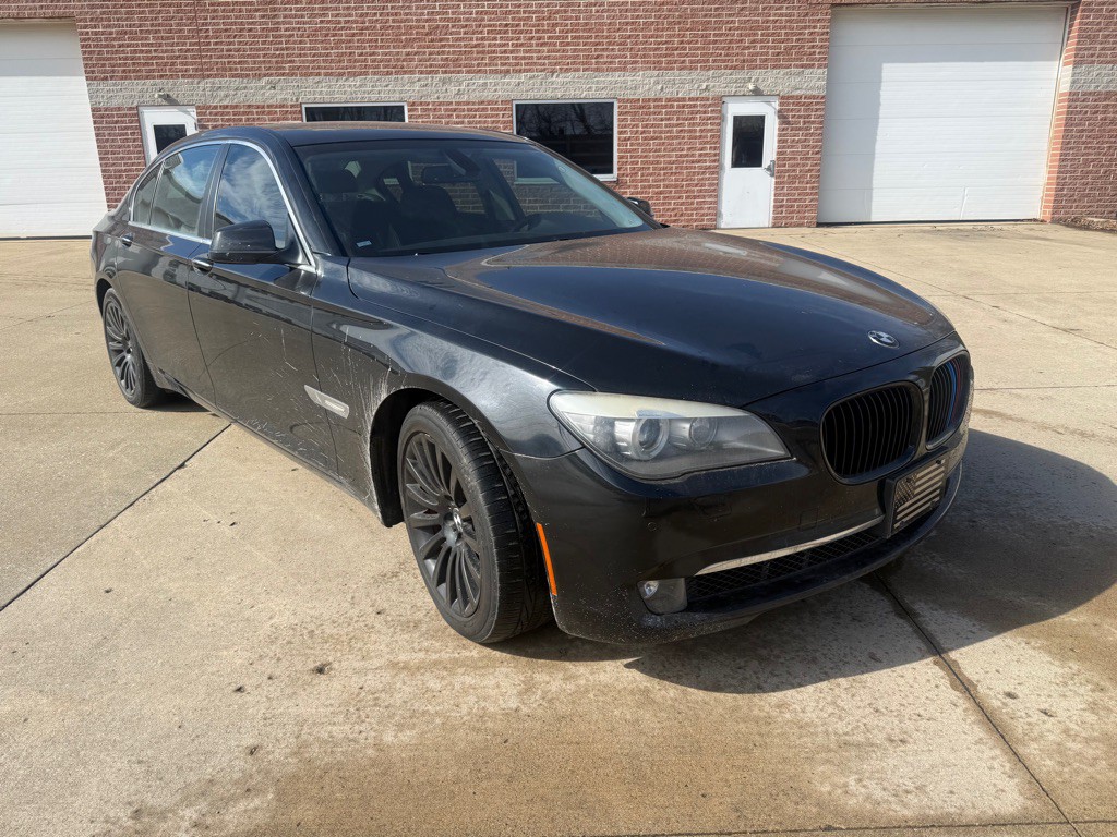 2012 BMW 7 Series Image 3