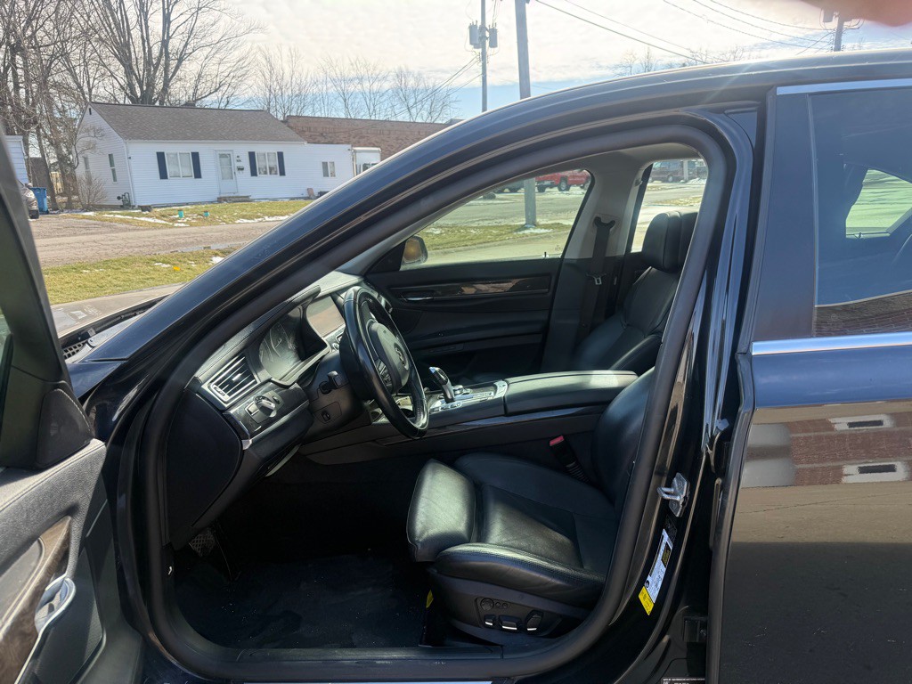 2012 BMW 7 Series Image 9