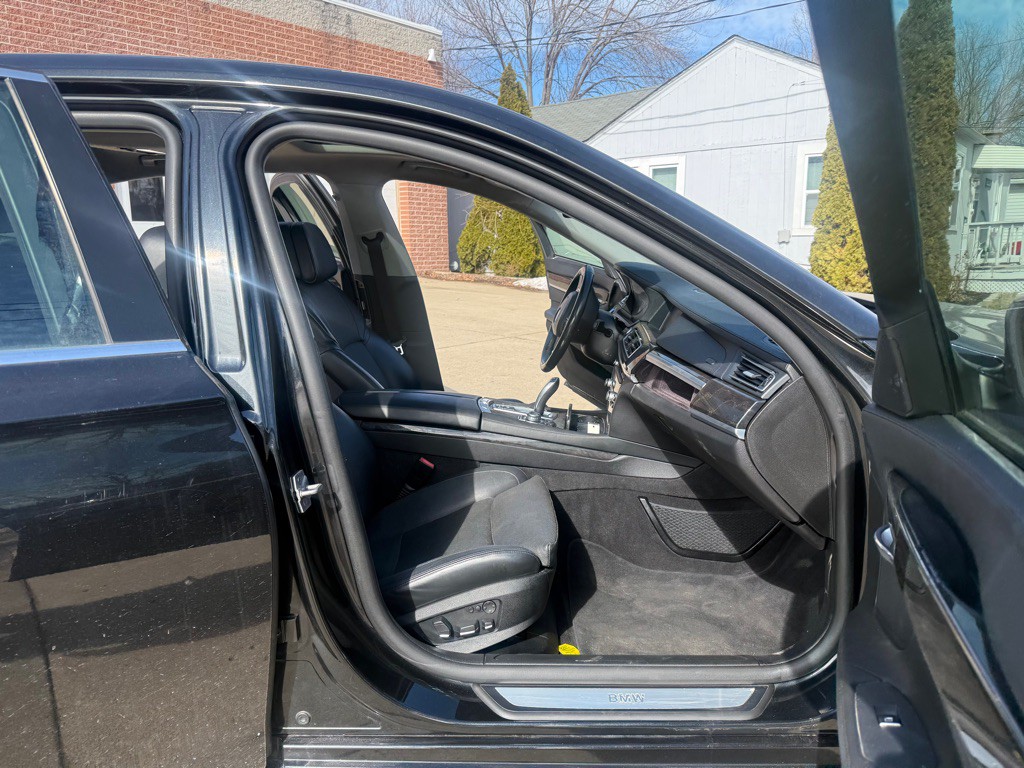 2012 BMW 7 Series Image 10