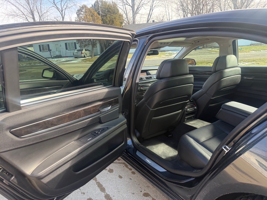 2012 BMW 7 Series Image 12