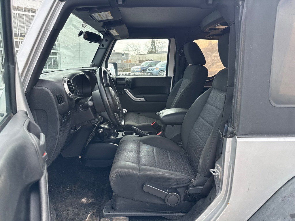 2011 Jeep Wrangler Image 10
