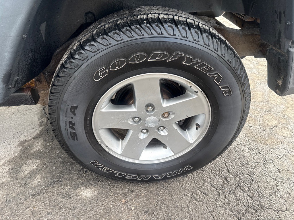 2011 Jeep Wrangler Image 14