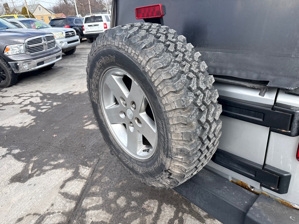 2011 Jeep Wrangler Image 15