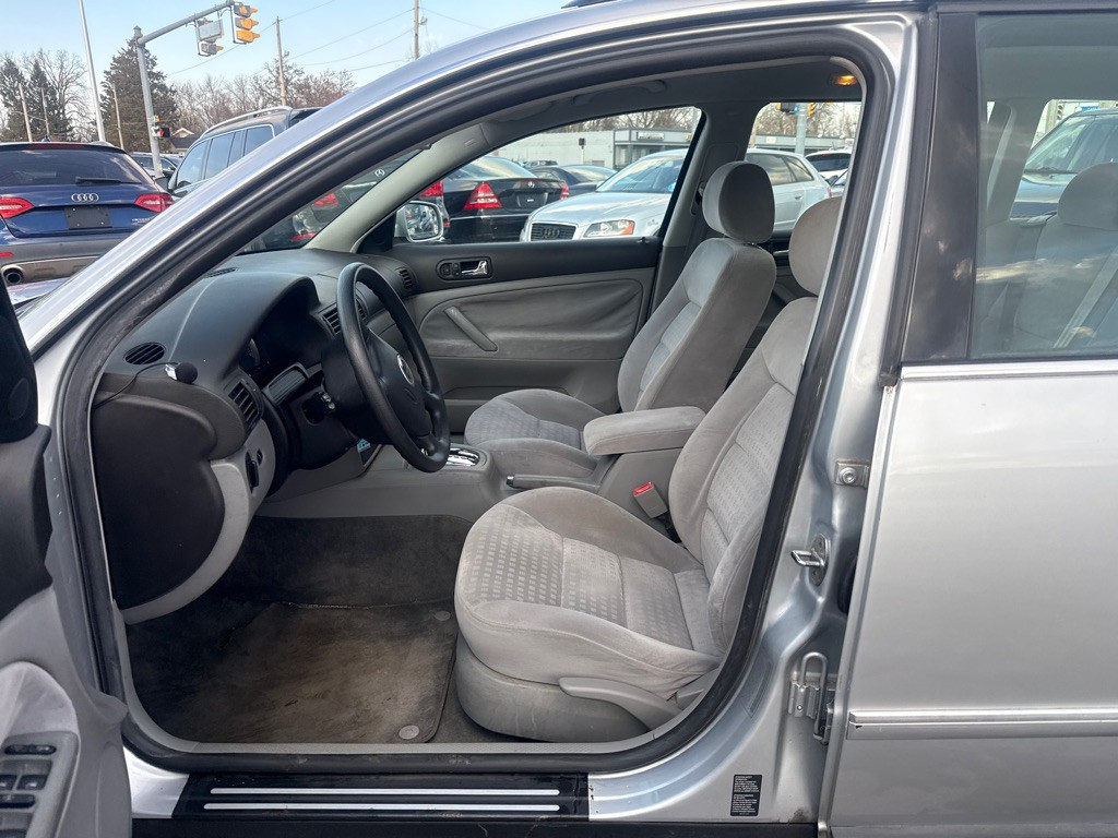 2002 Volkswagen Passat Image 10