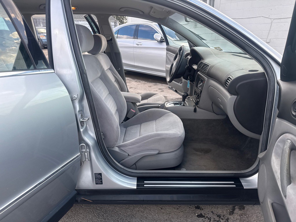 2002 Volkswagen Passat Image 11