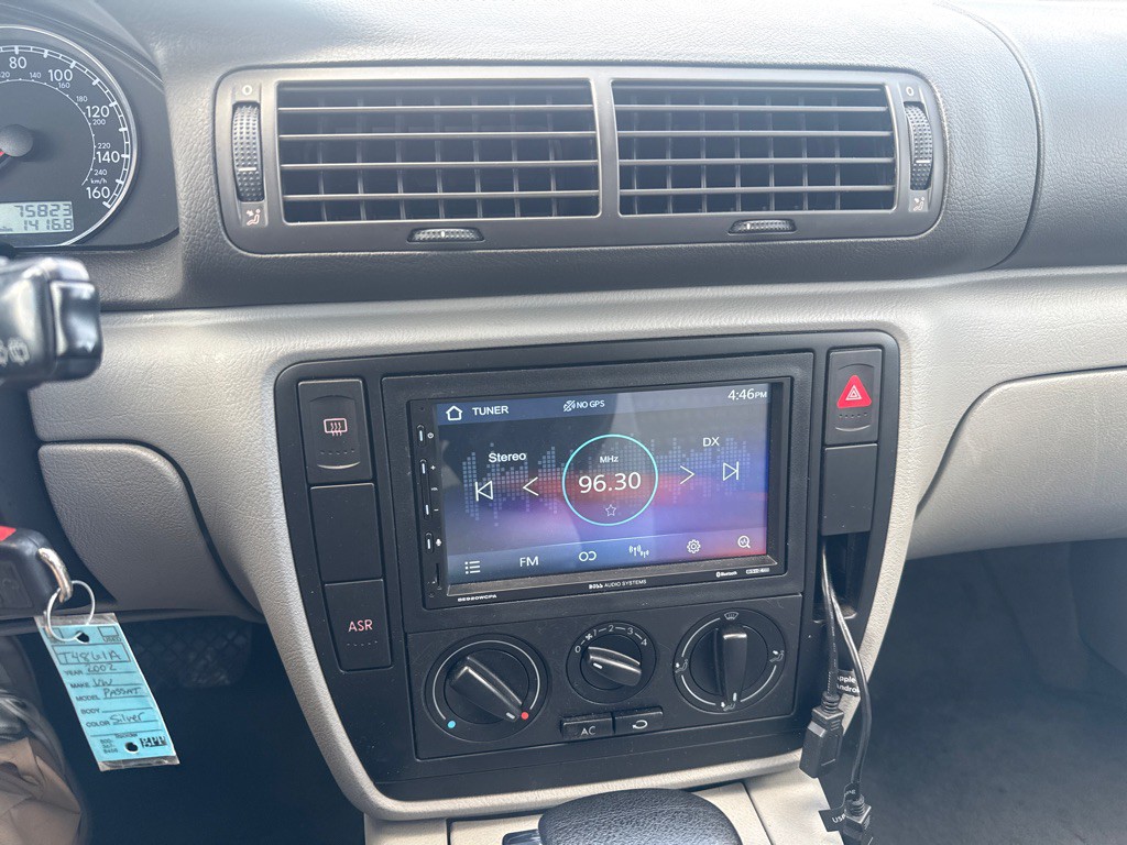 2002 Volkswagen Passat Image 15