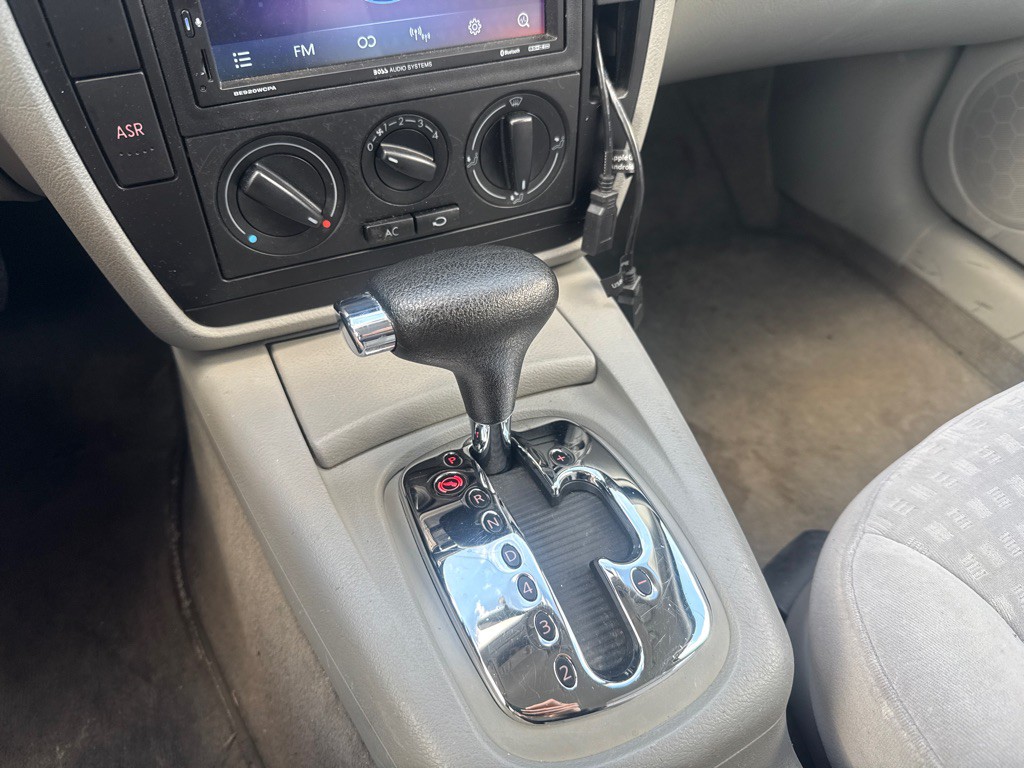 2002 Volkswagen Passat Image 16