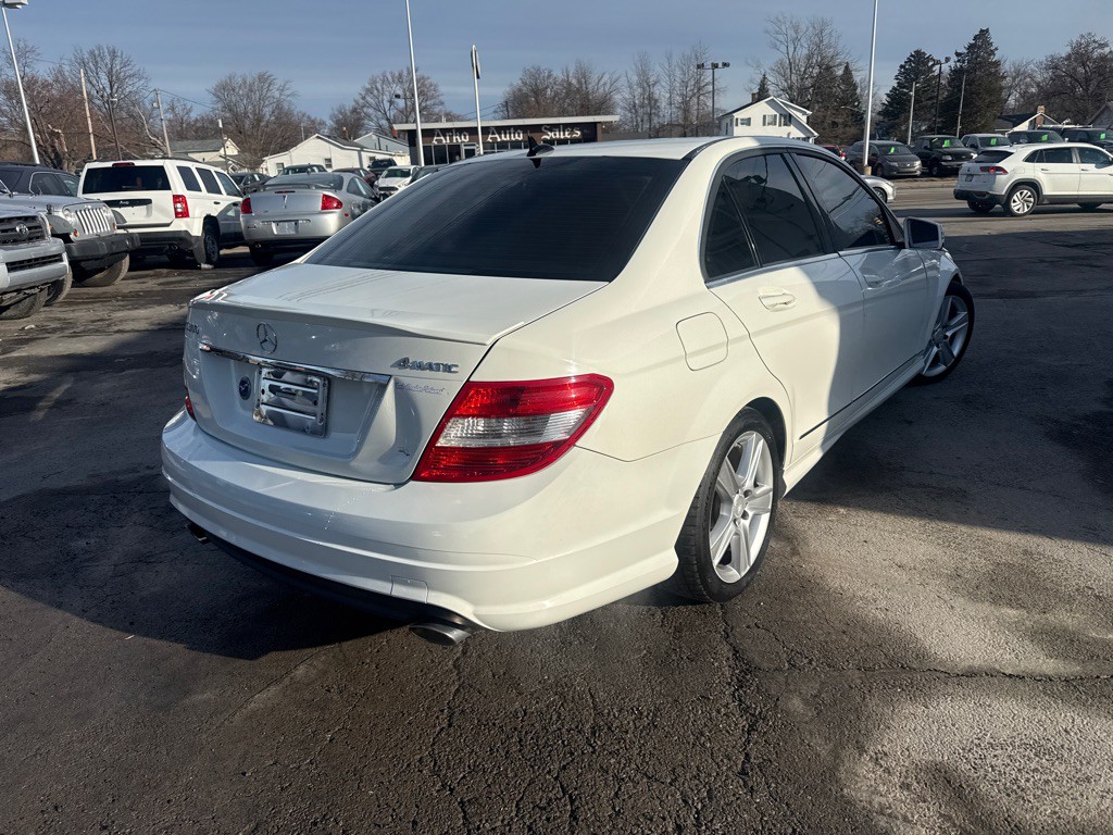 2011 Mercedes-Benz C-Class Image 6