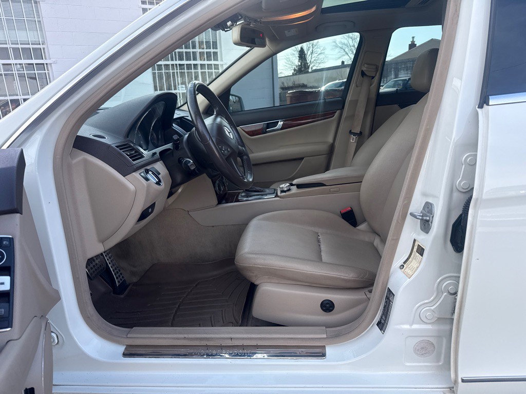2011 Mercedes-Benz C-Class Image 10