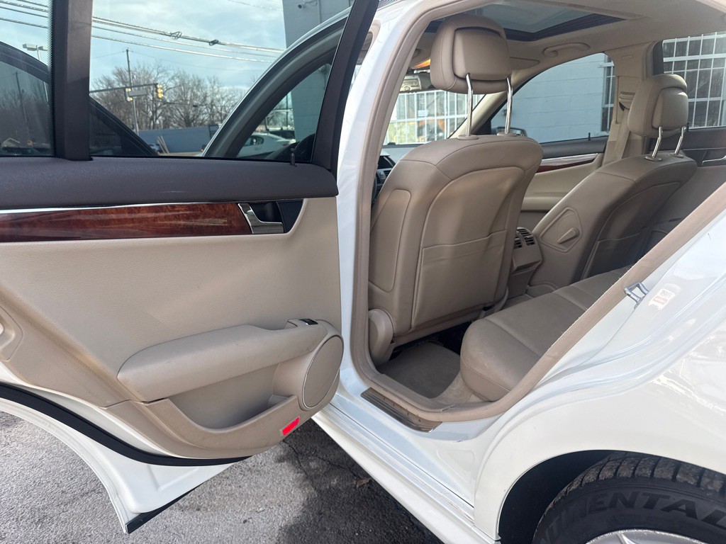 2011 Mercedes-Benz C-Class Image 12