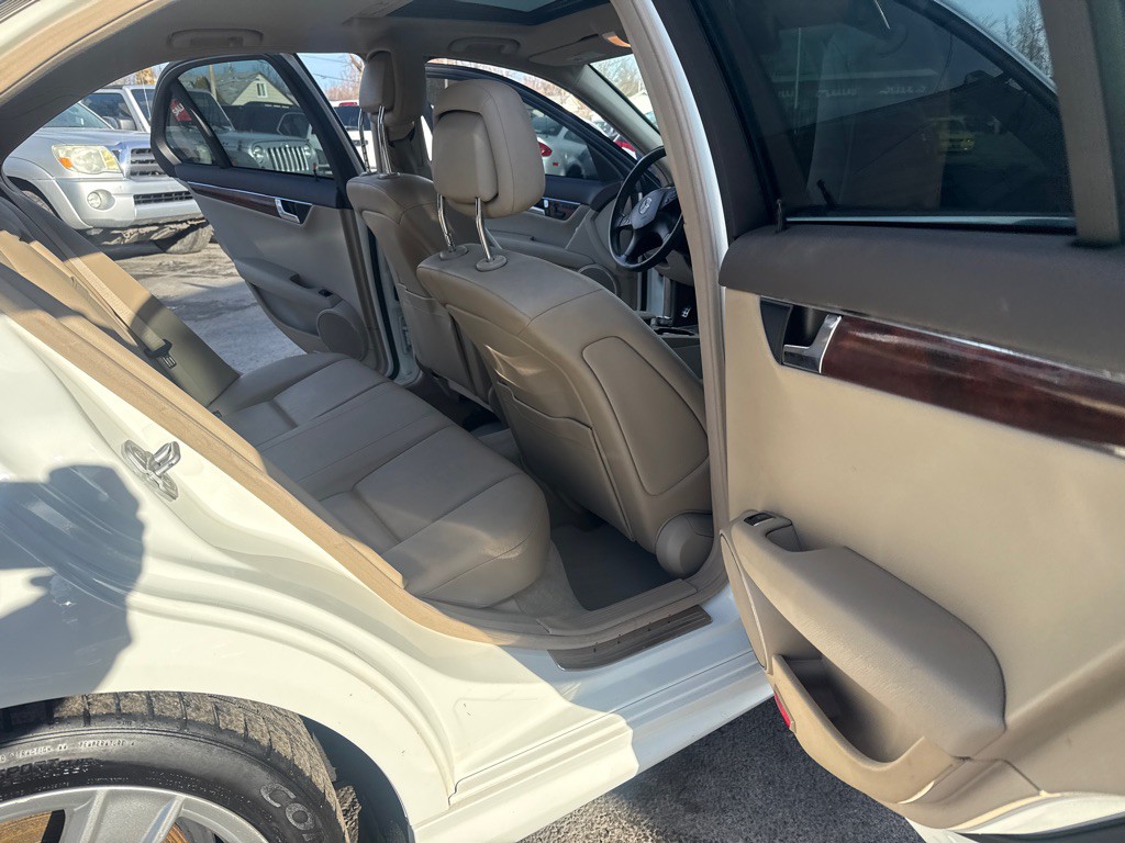 2011 Mercedes-Benz C-Class Image 13