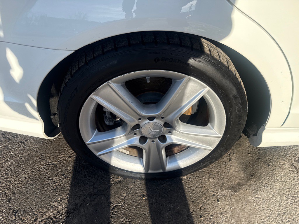 2011 Mercedes-Benz C-Class Image 17