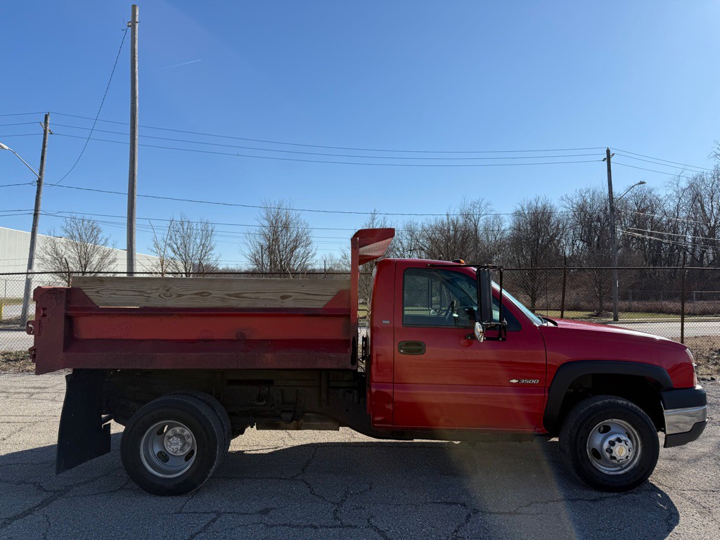 2003 Chevrolet Silverado 1500 Image 2