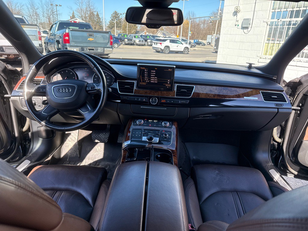 2011 Audi A8 Image 9