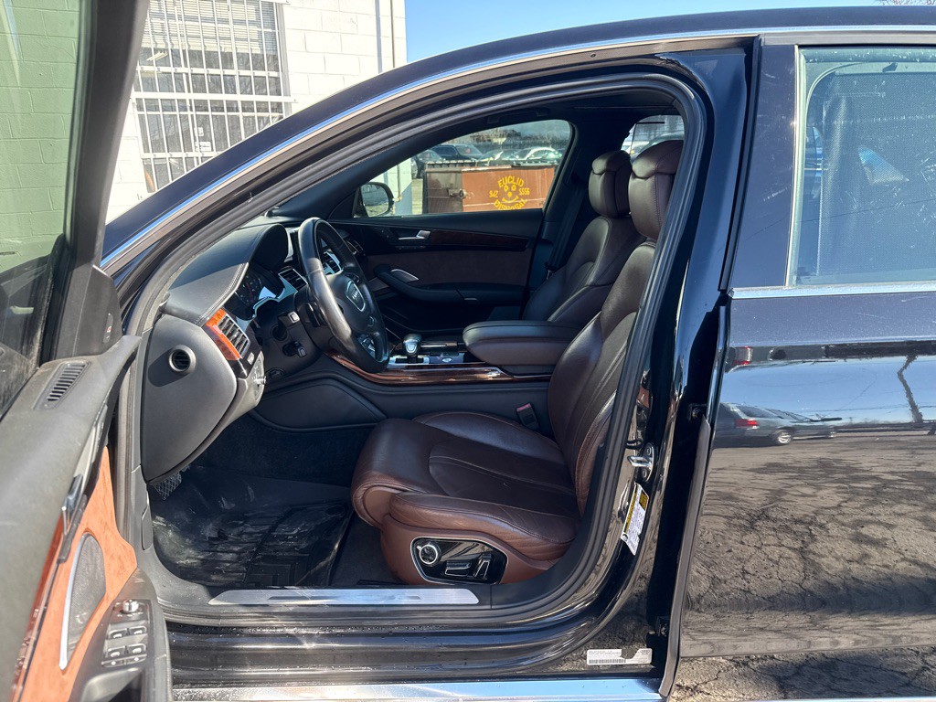 2011 Audi A8 Image 10