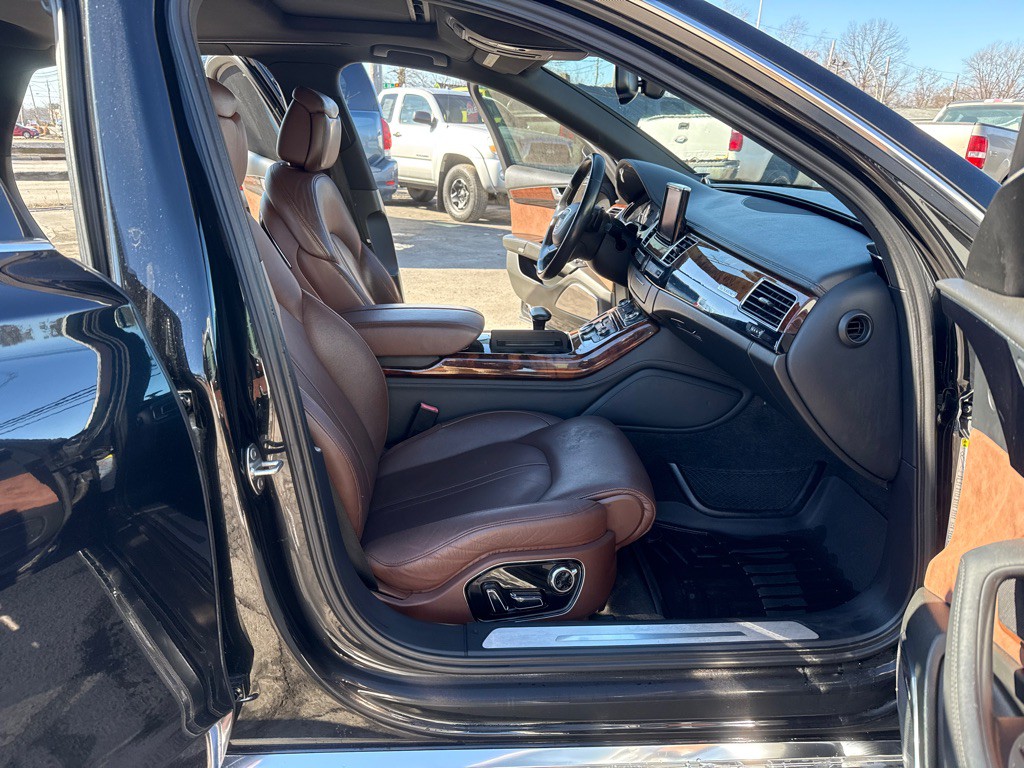 2011 Audi A8 Image 11