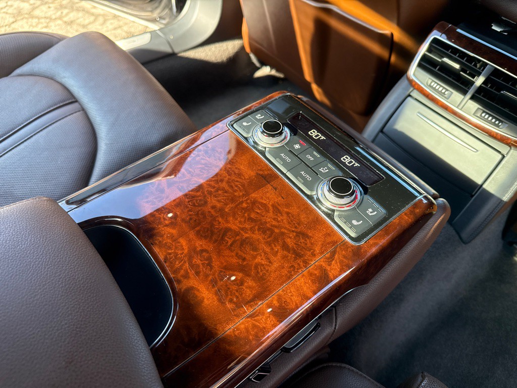 2011 Audi A8 Image 14