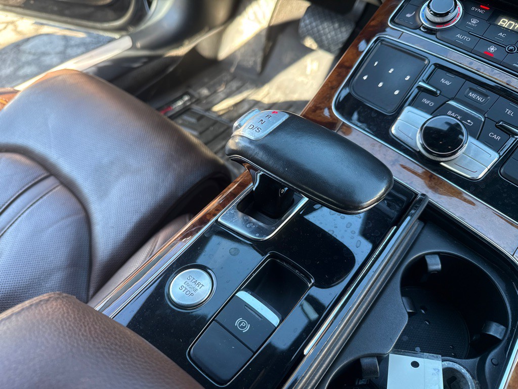 2011 Audi A8 Image 17