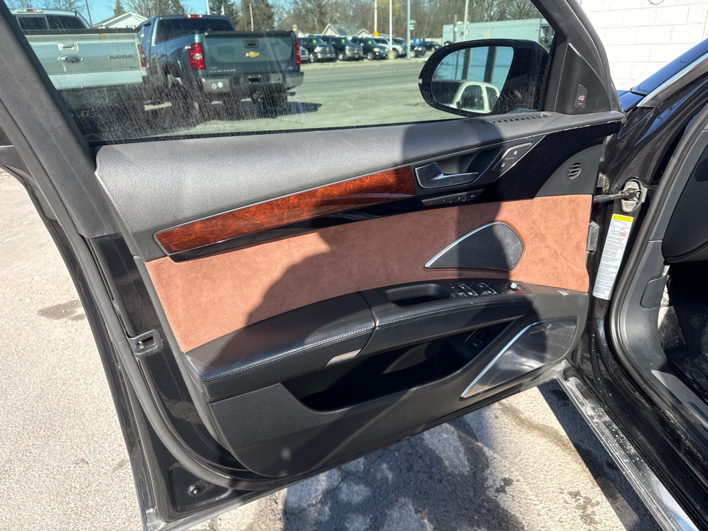 2011 Audi A8 Image 18