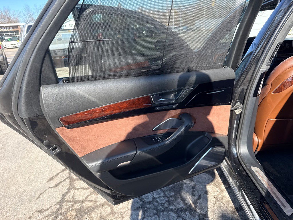 2011 Audi A8 Image 19