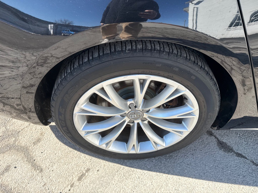 2011 Audi A8 Image 22