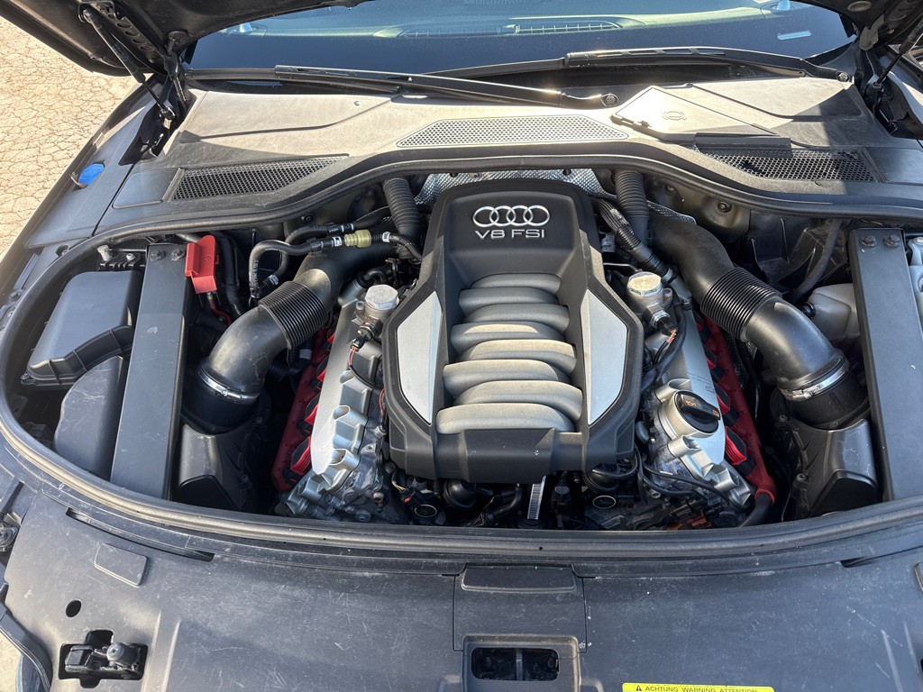 2011 Audi A8 Image 23