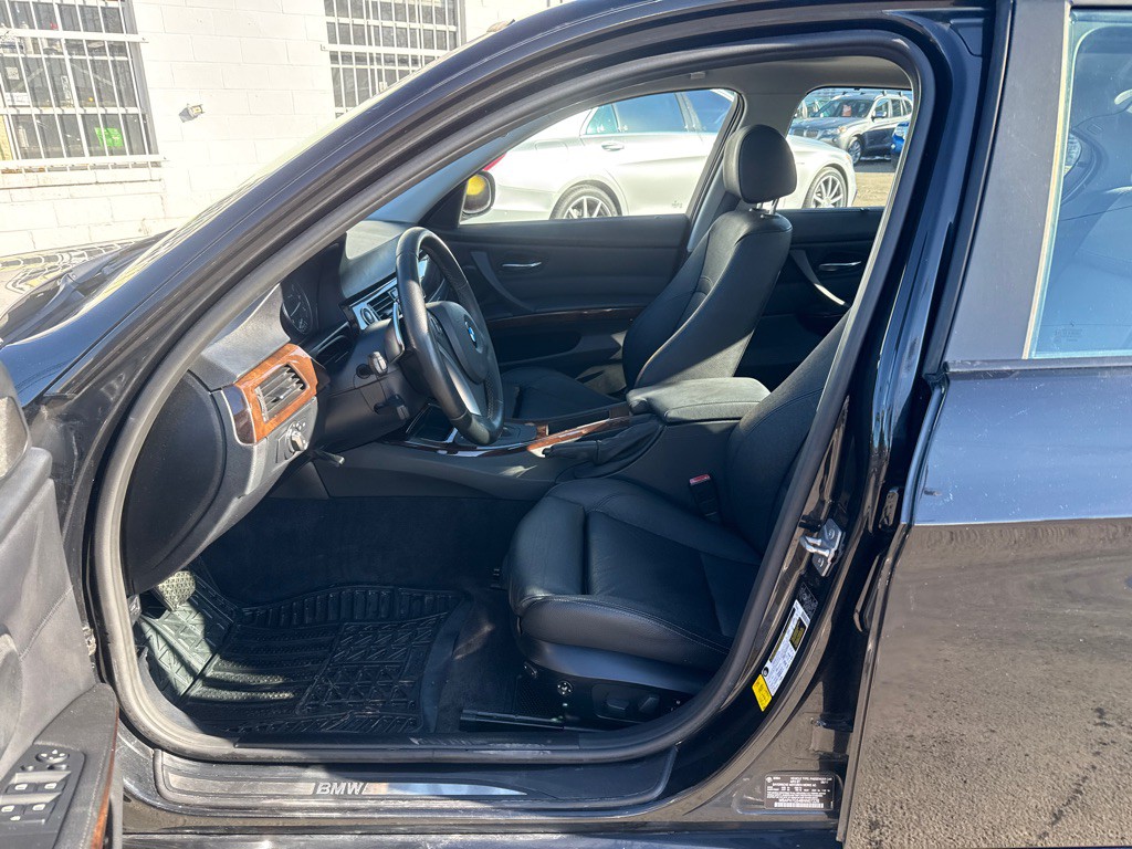 2011 BMW 3 Series Image 10