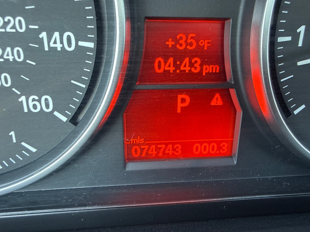 2011 BMW 3 Series Image 14