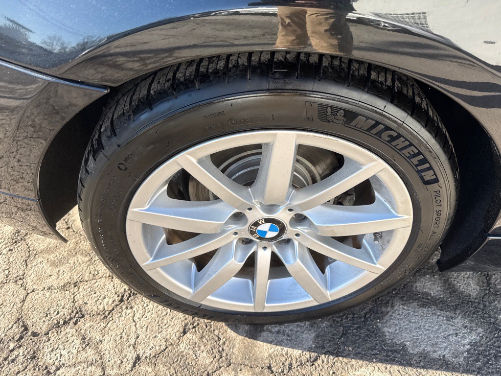 2011 BMW 3 Series Image 18