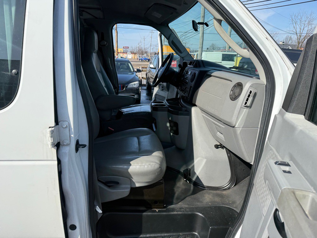 2012 Ford Econoline Image 10