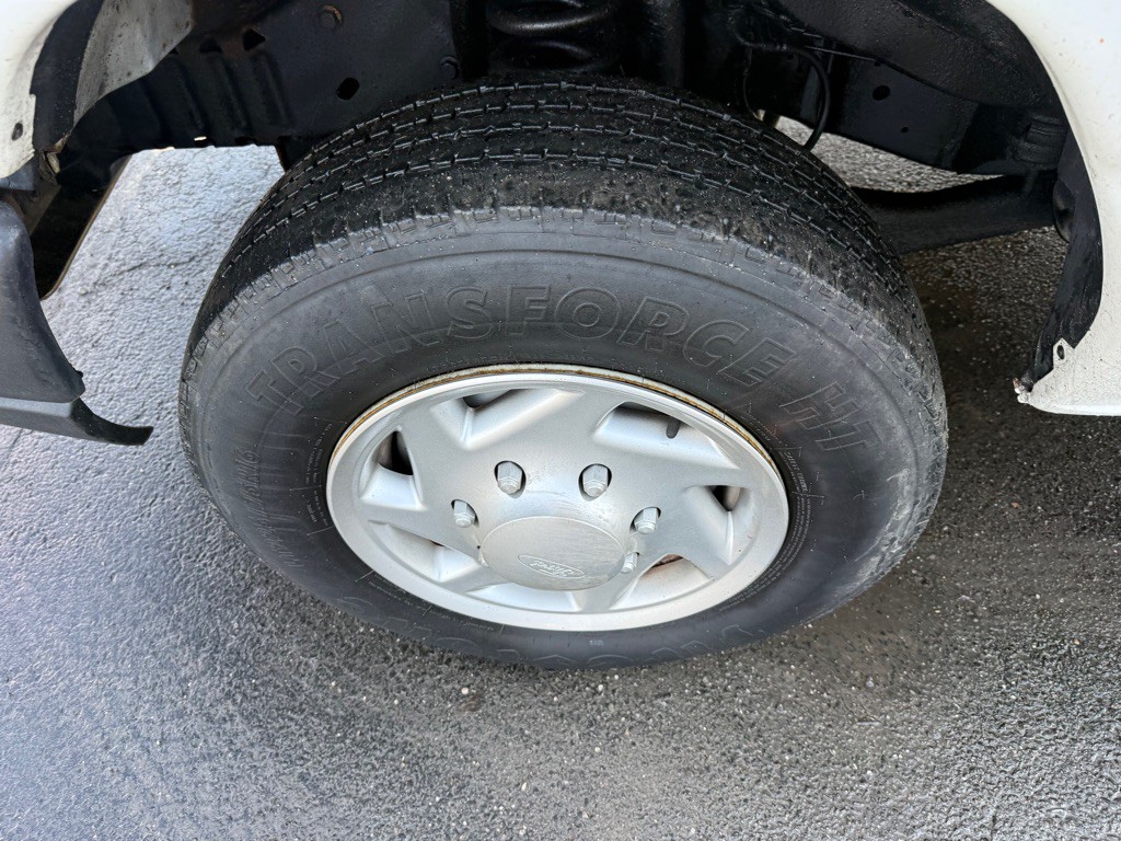 2012 Ford Econoline Image 18