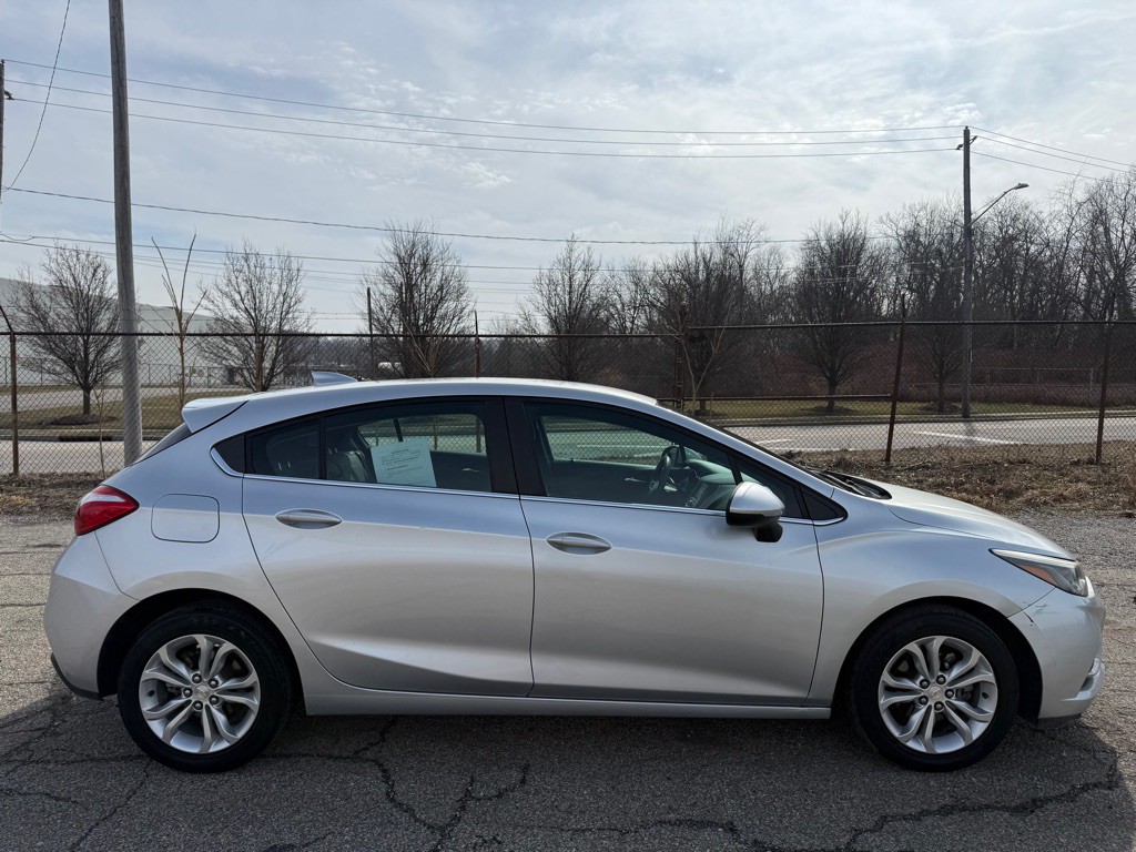 2019 Chevrolet Cruze Image 3