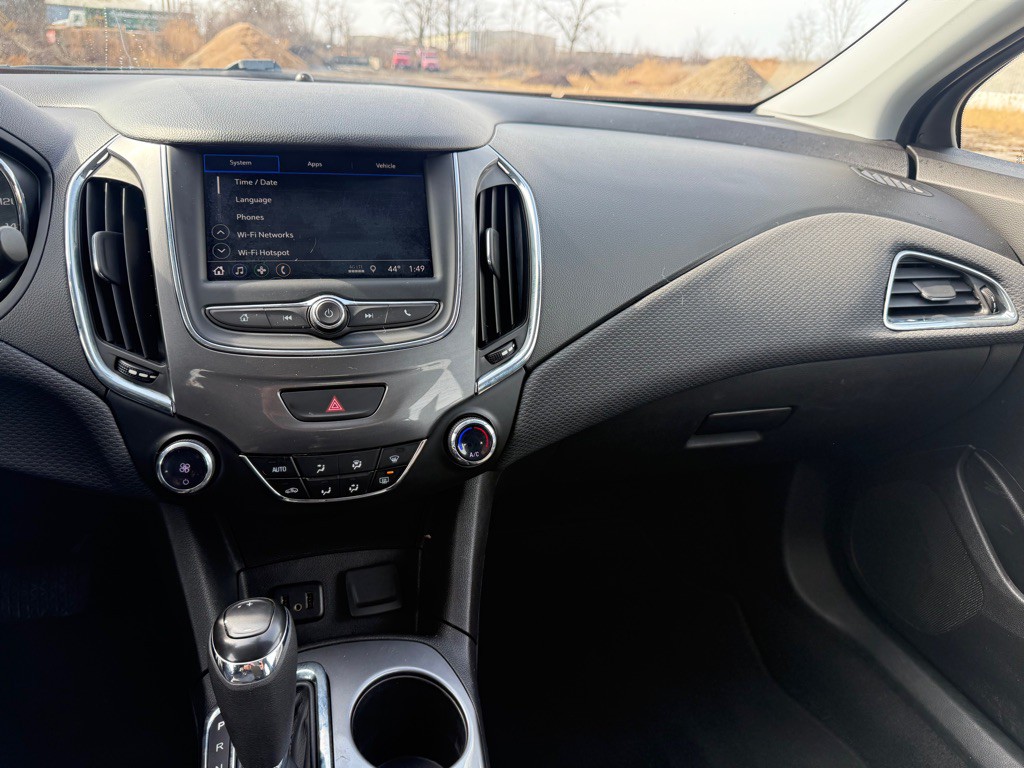 2019 Chevrolet Cruze Image 8