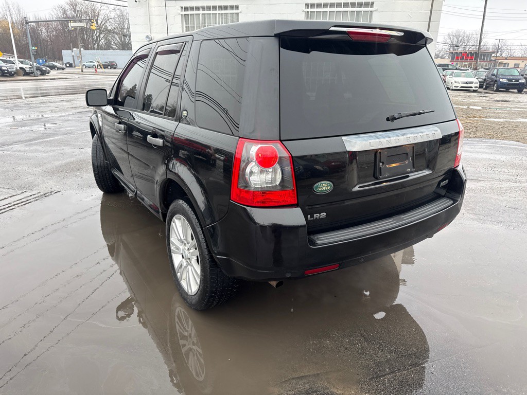 2010 Land Rover LR2 Image 8
