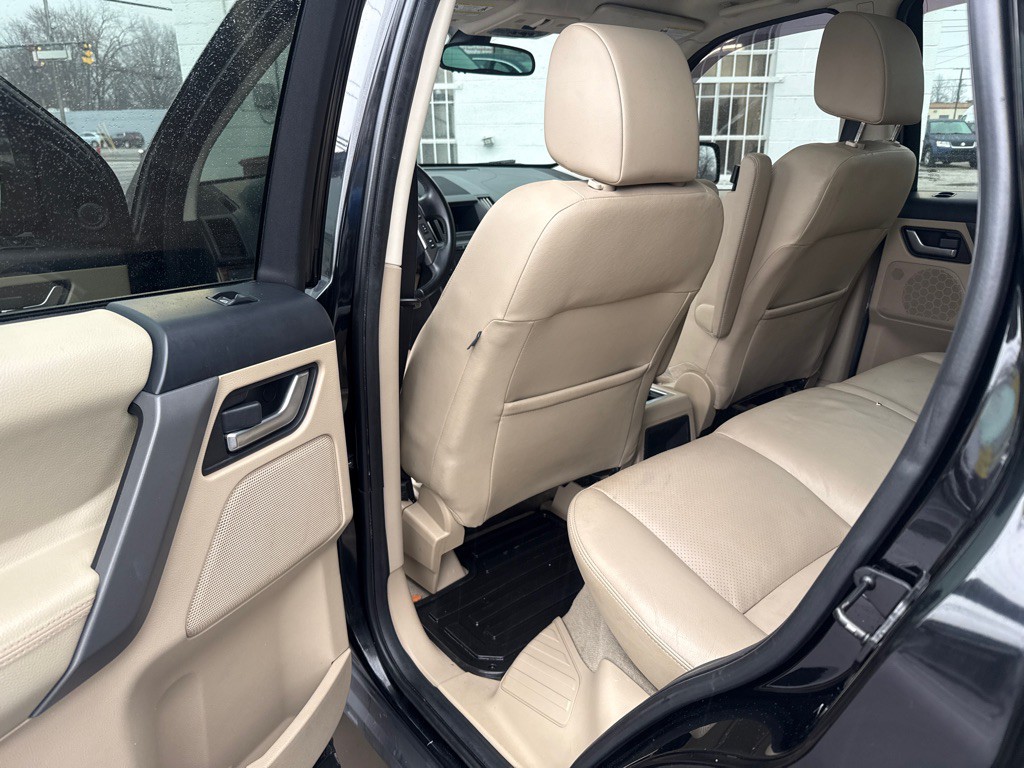 2010 Land Rover LR2 Image 12