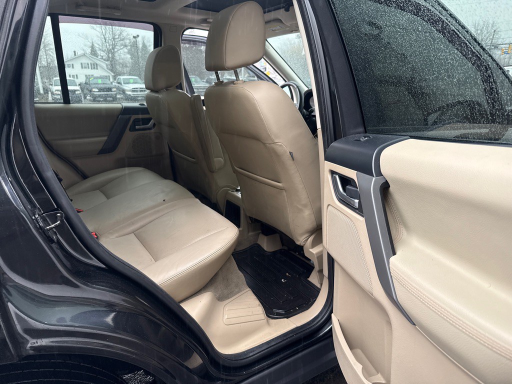 2010 Land Rover LR2 Image 13