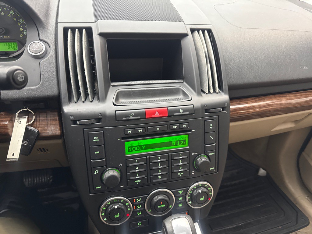 2010 Land Rover LR2 Image 15