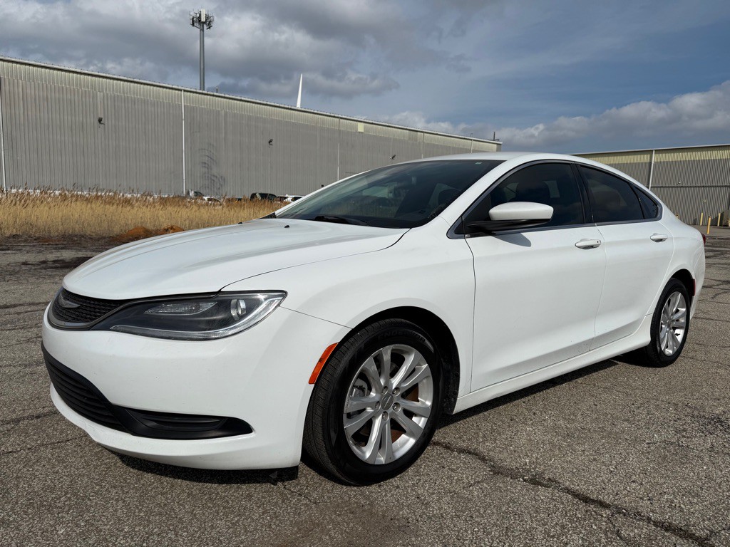 2017 Chrysler 200 Image 7