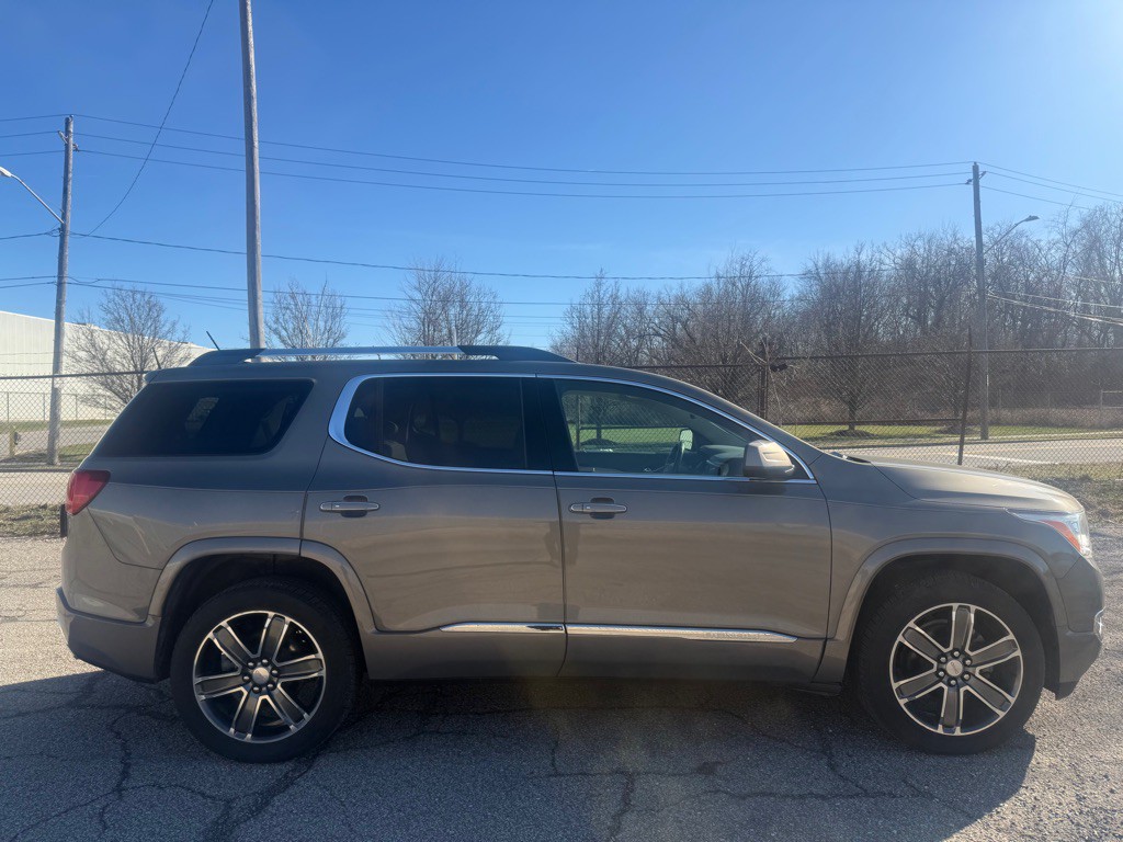 2019 GMC Acadia Image 2