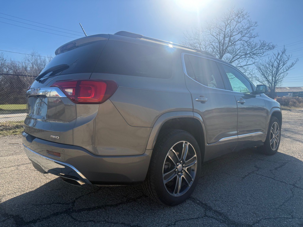 2019 GMC Acadia Image 3