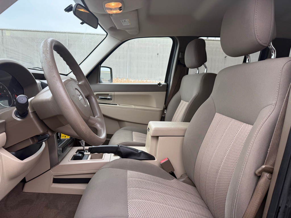 2010 Jeep Liberty Image 8