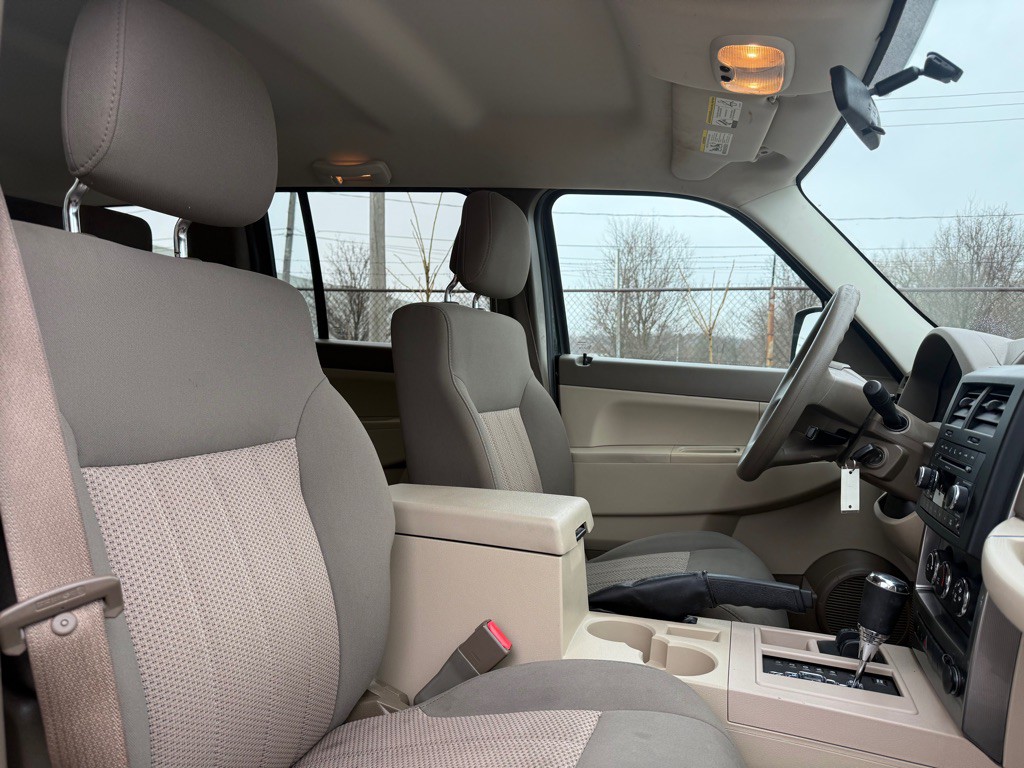 2010 Jeep Liberty Image 9