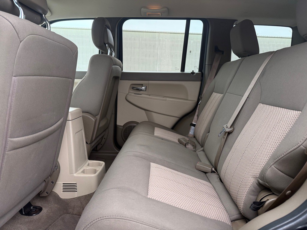 2010 Jeep Liberty Image 11