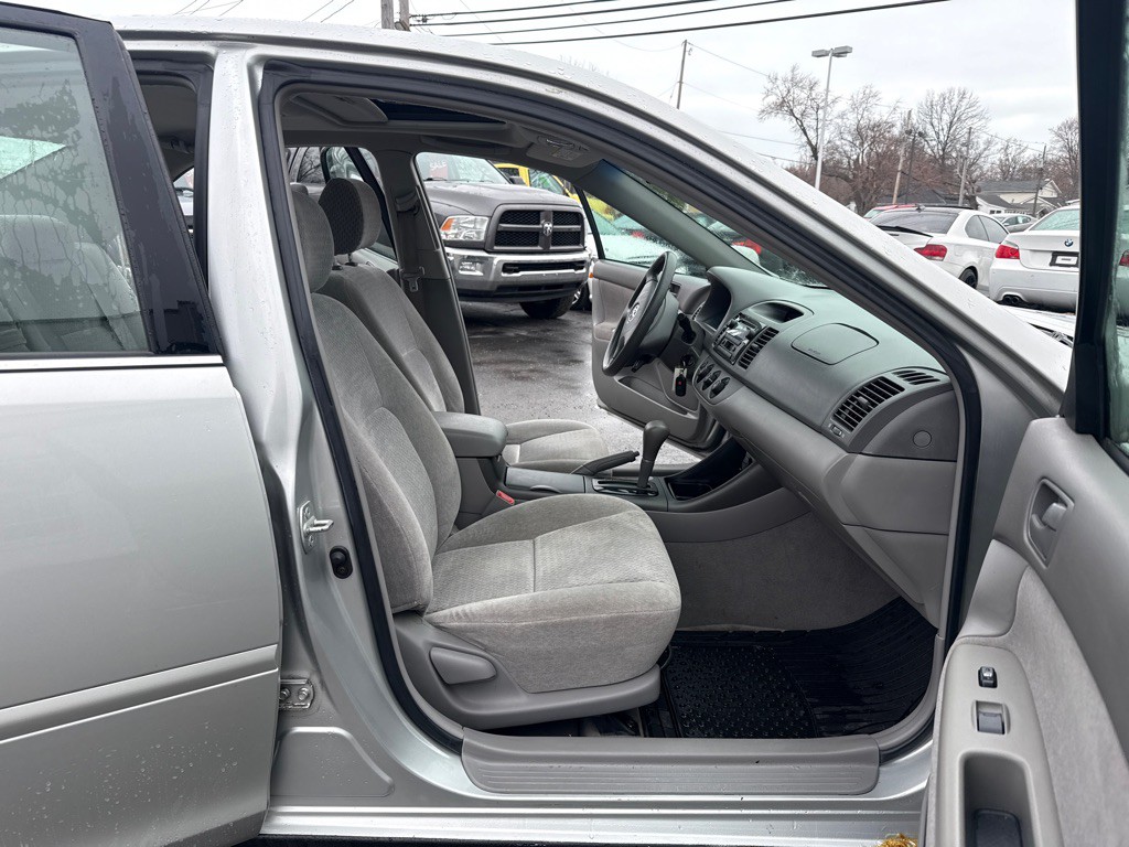 2003 Toyota Camry Image 11
