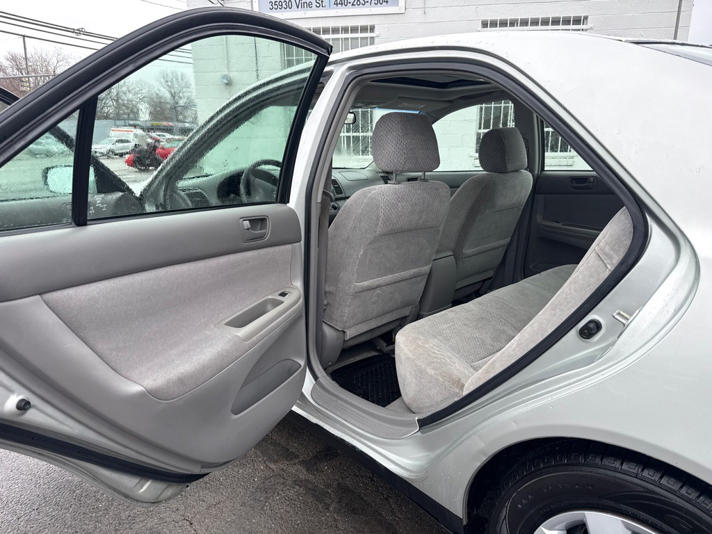 2003 Toyota Camry Image 12