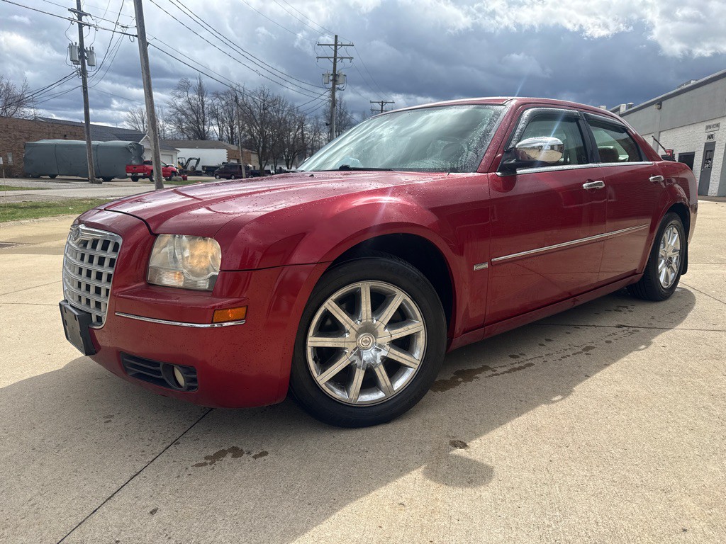 2010 Chrysler 300 Image 1