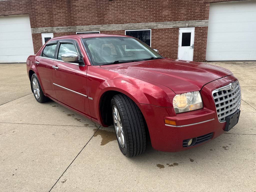 2010 Chrysler 300 Image 3