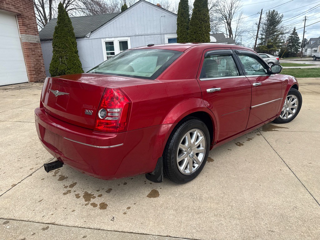 2010 Chrysler 300 Image 6