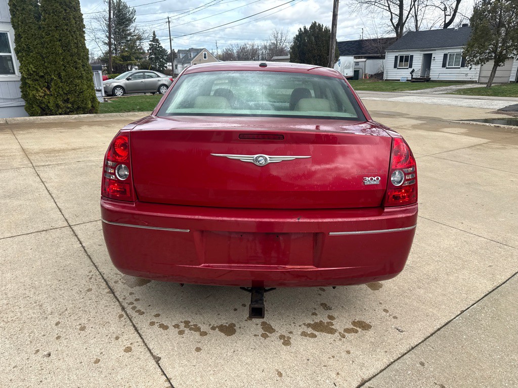 2010 Chrysler 300 Image 7